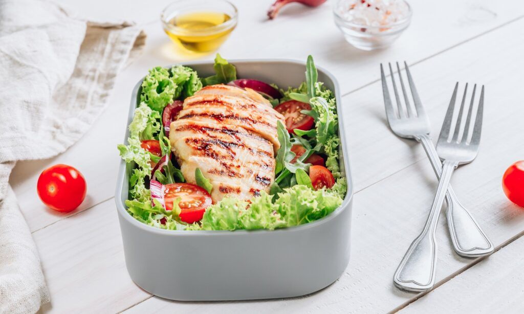 Lunch box di primavera: le ricette di pollo più sfiziose da portare a lavoro